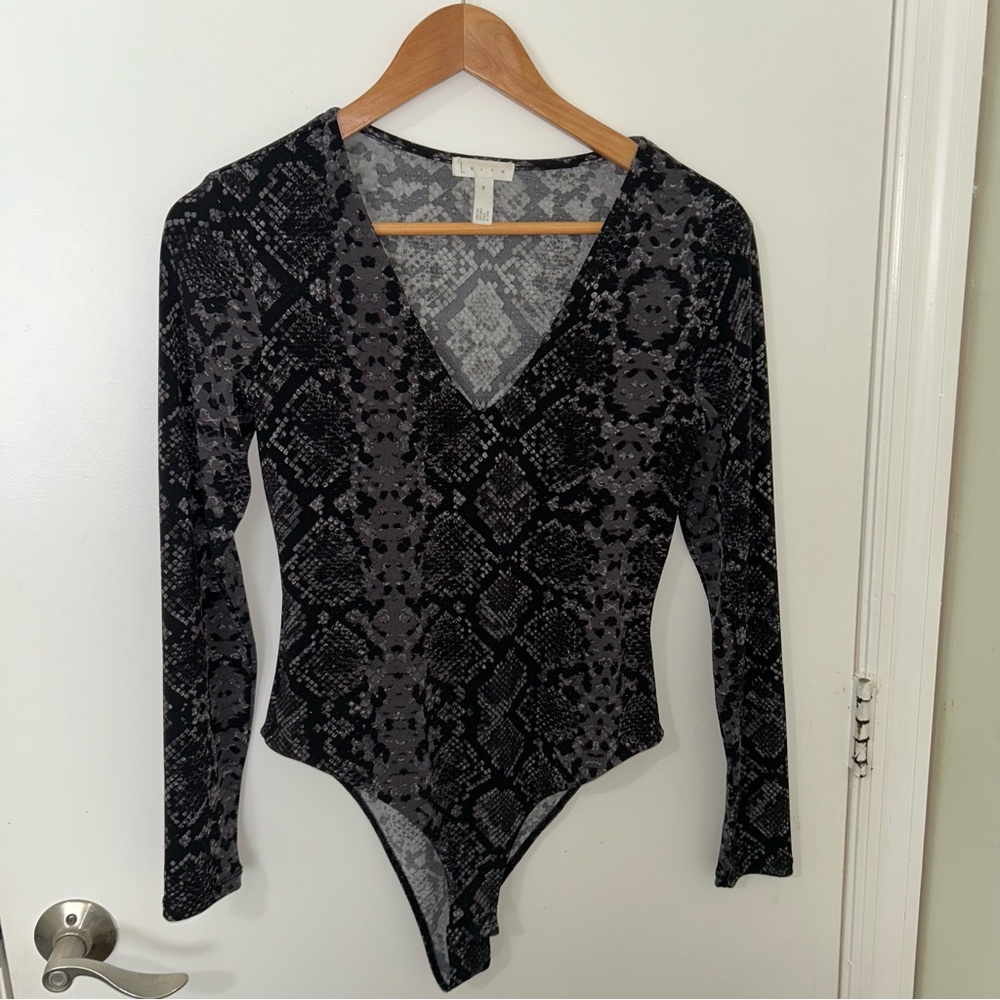 Leith | Black Stretchy Snake Print Long Sleeve V-Neck Bodysuit | Size Medium
